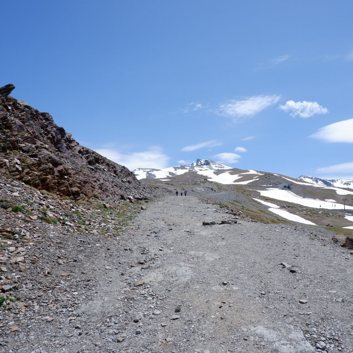 hiking the Hoya de la Mora-Veleta-Mulhacén trail 